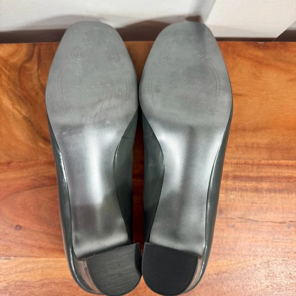 Tahari Sherry Grey Patent Pointed Toe Embellished Block Heel Pumps Womens‎ Sz 9M